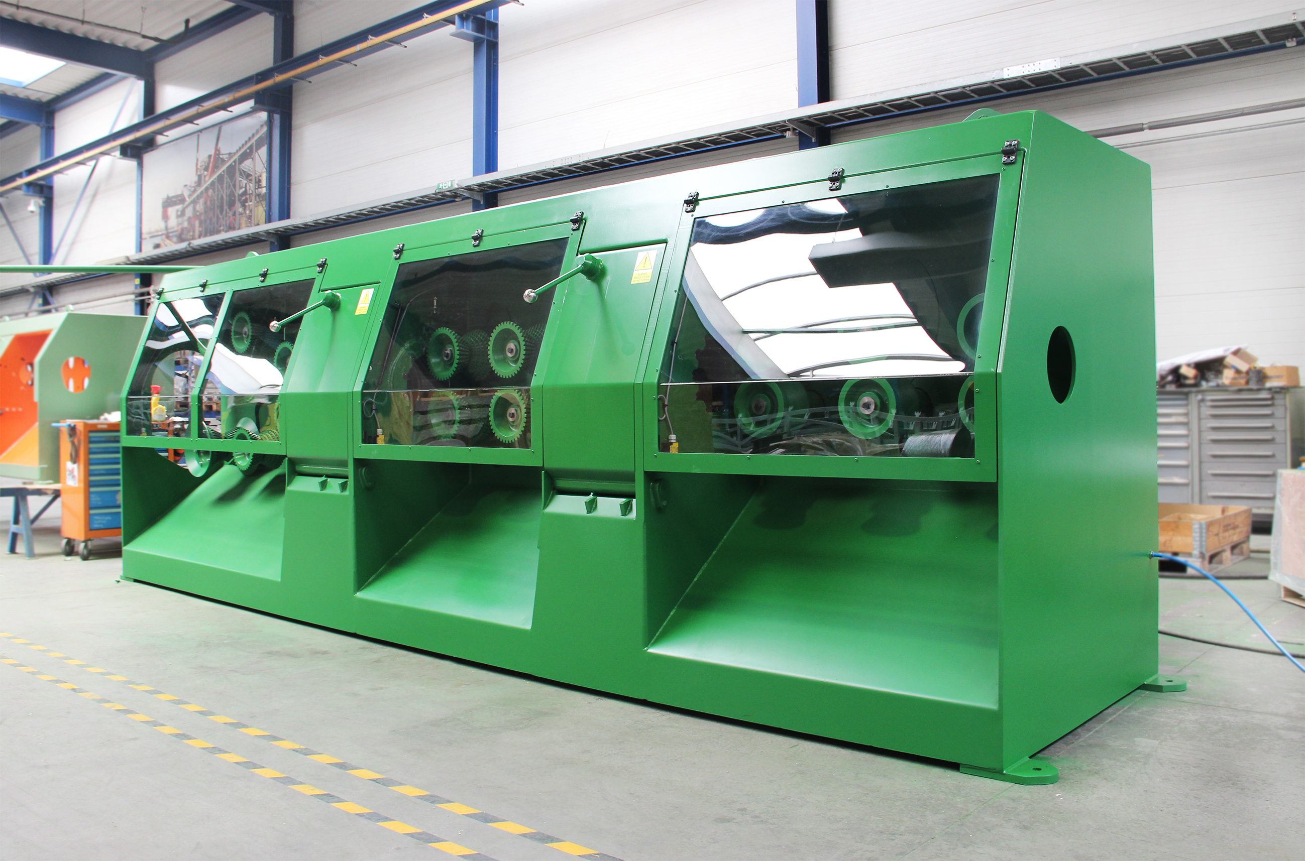 Double-head rounding machine prepared for transport