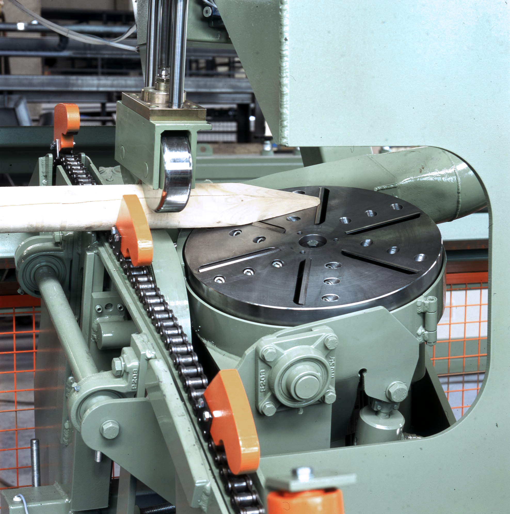 woodworking machine for pointing and chamfering